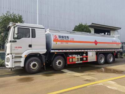 20噸陜汽前四后八運(yùn)油車 高效能液體運(yùn)輸解決方案