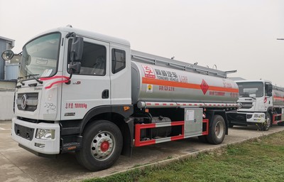 國六性價(jià)比之選 東風(fēng)D9運(yùn)油車解析，10噸級標(biāo)桿如何實(shí)現(xiàn)12.5噸滿載