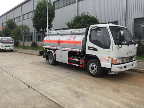 5噸運(yùn)油車批發(fā)價(jià)出售，3-10噸加油車限時(shí)特價(jià)，助力能源運(yùn)輸